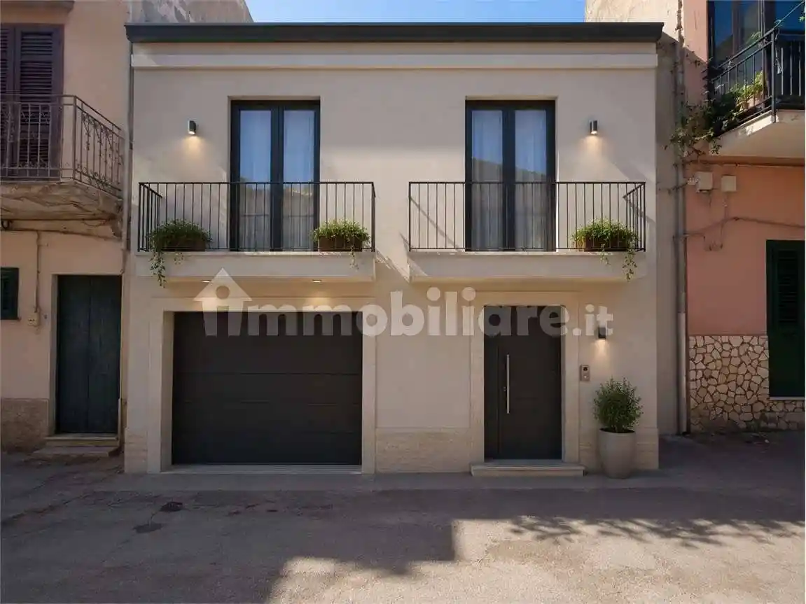 Palazzo - Edificio in vendita a Palermo