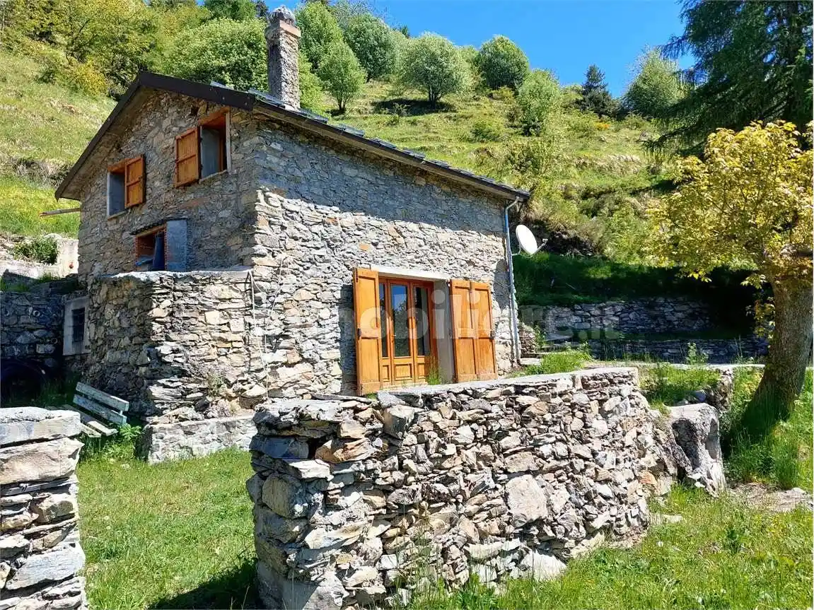 Casa indipendente in vendita a Mendatica
