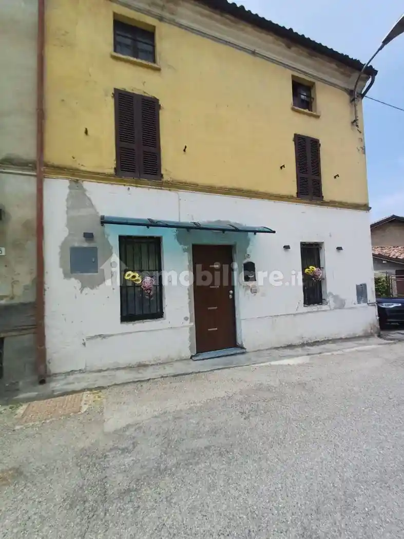 Casa indipendente in vendita a Ziano Piacentino