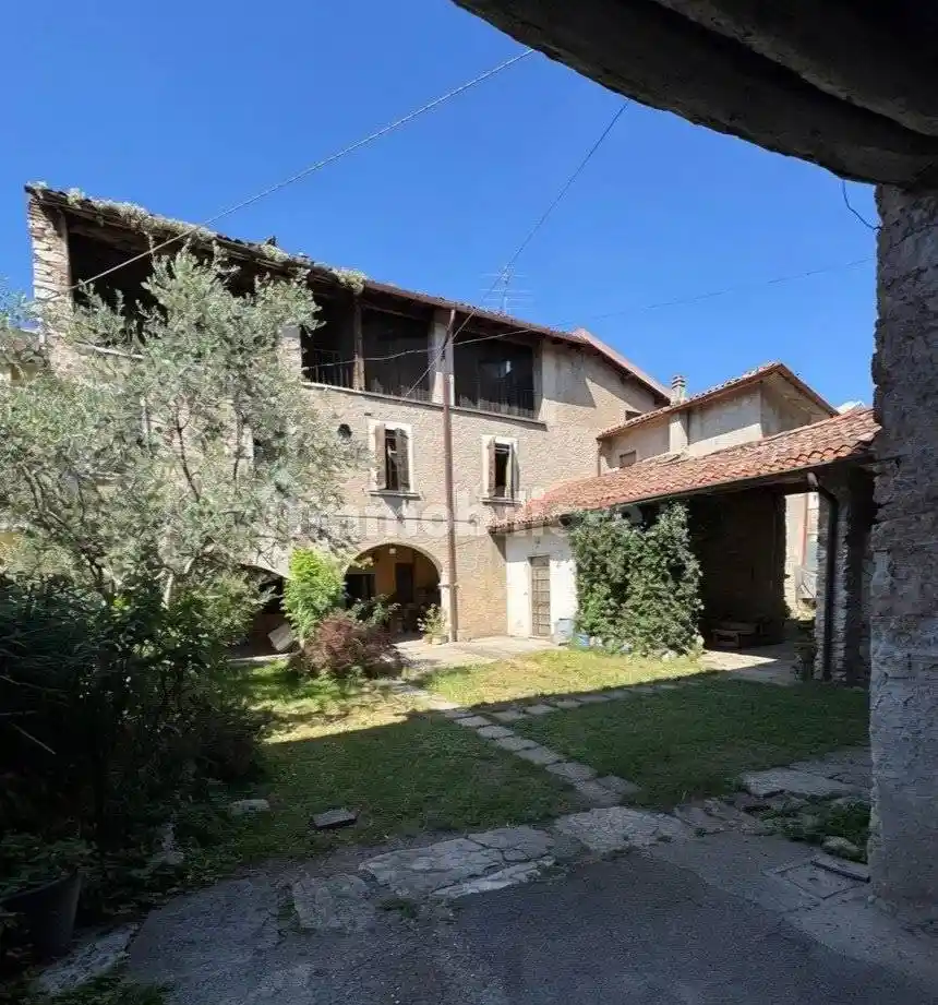 Palazzo - Edificio in vendita a Rezzato