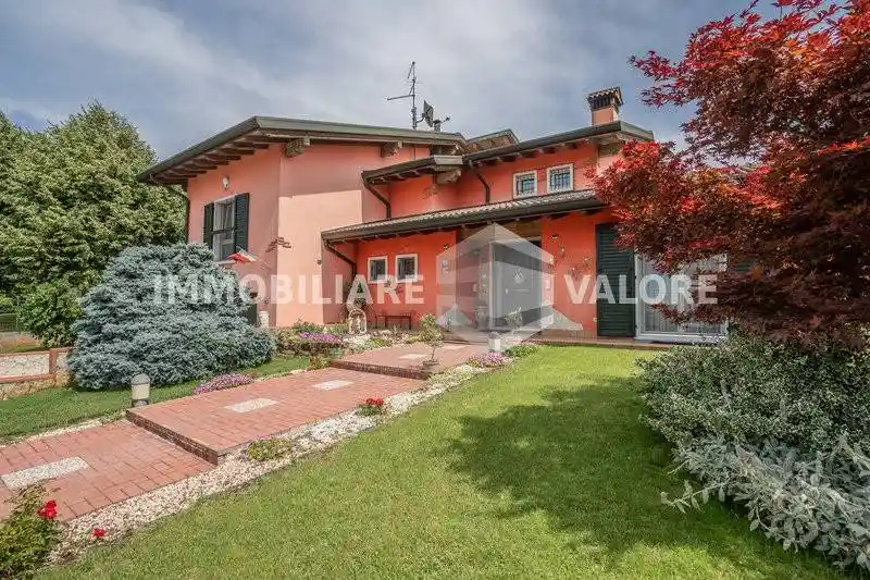 Villa in vendita a Roverbella