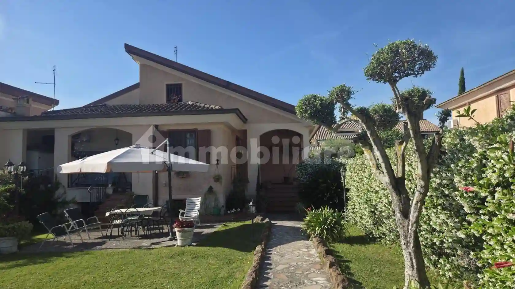 Villa - foto 2
