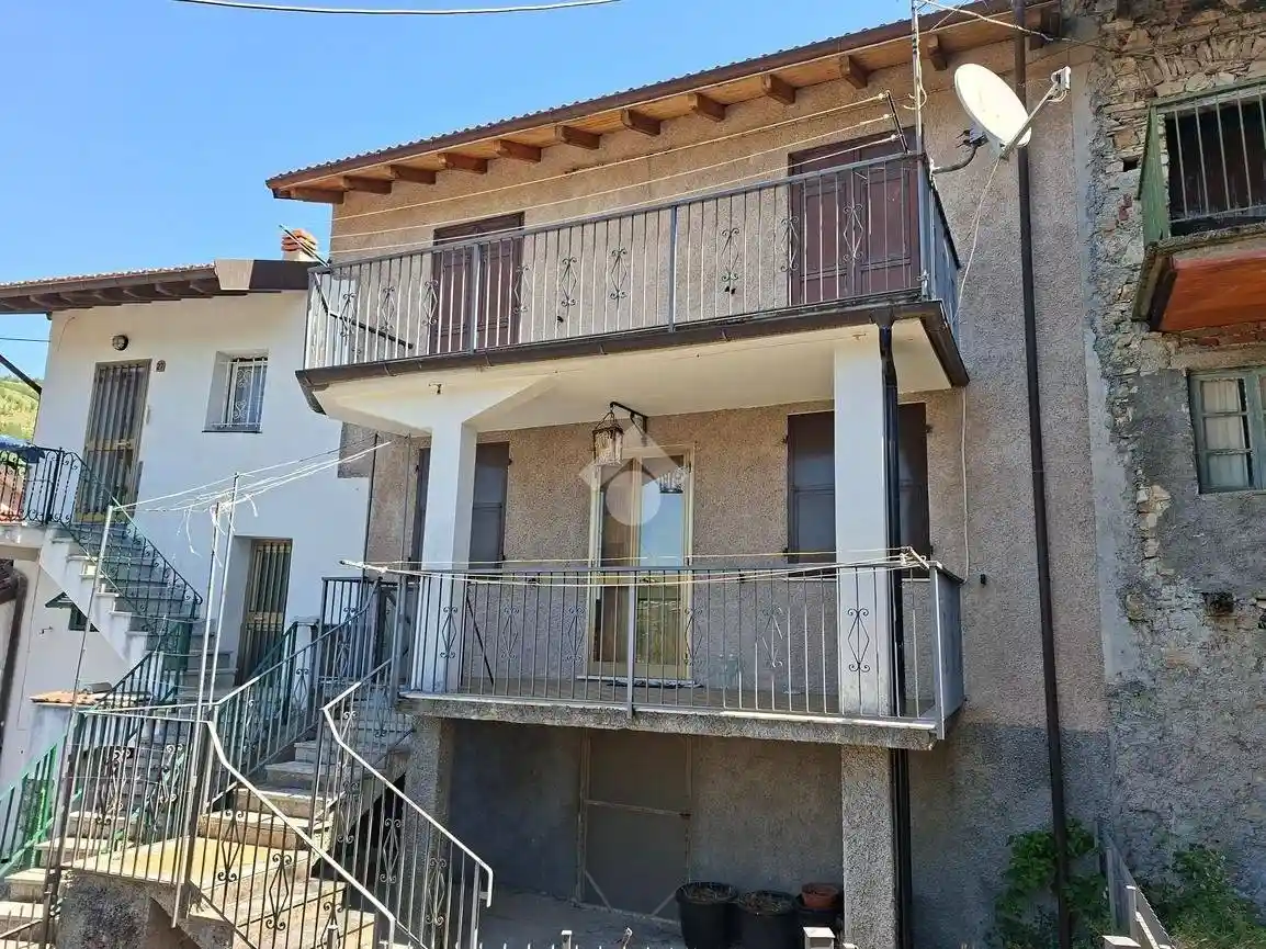 Casa indipendente in vendita a Vobbia