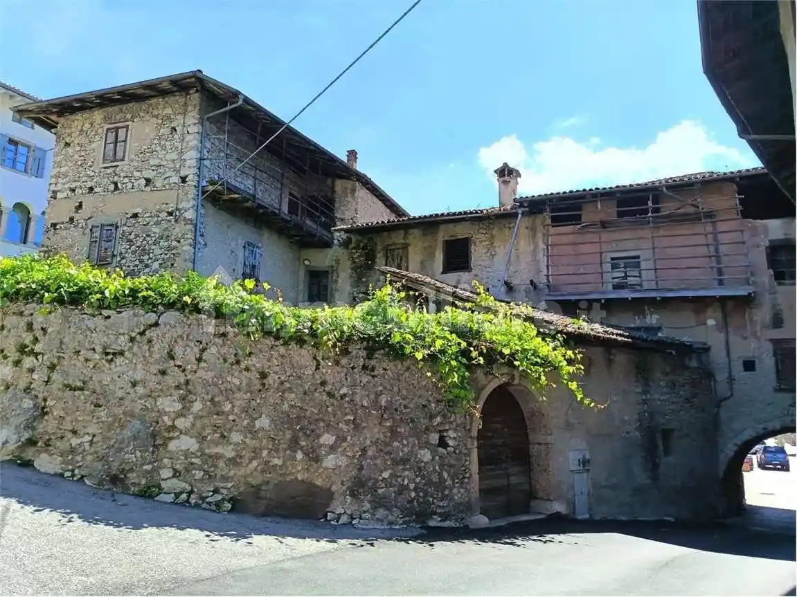 Palazzo - Edificio in vendita a Cavedine