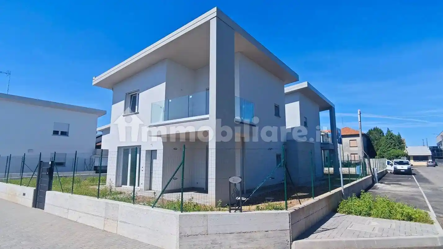 Villa in vendita a Lazzate