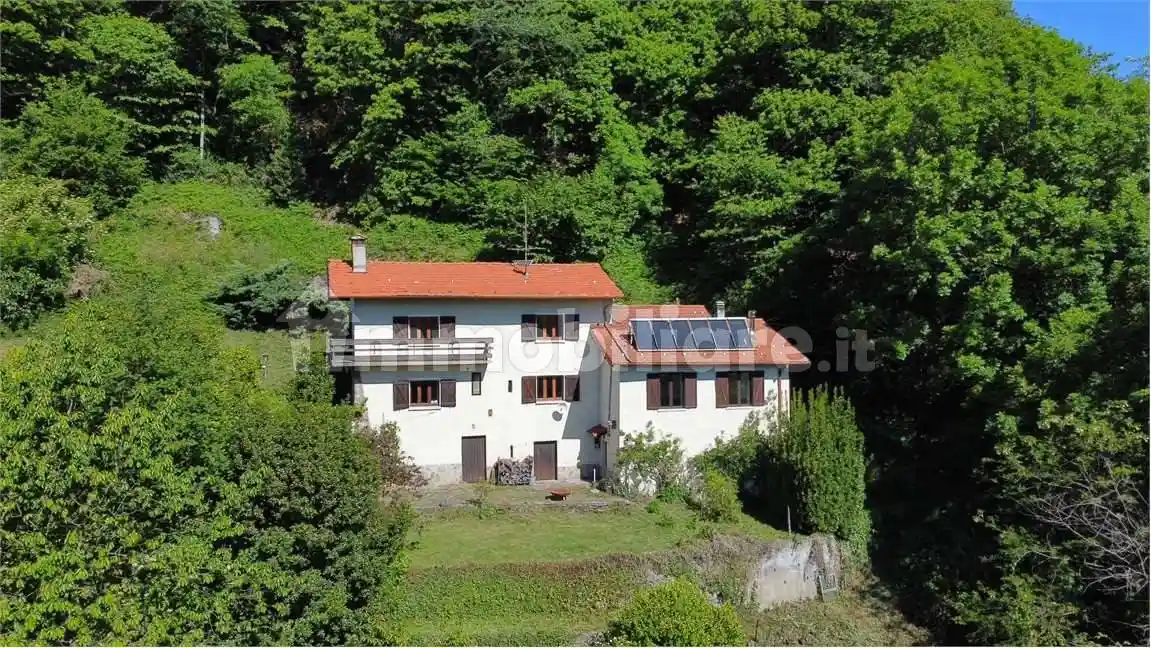Casa indipendente in vendita a Agra