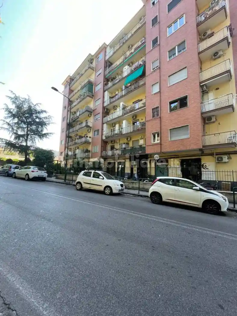 Appartamento in vendita a Napoli
