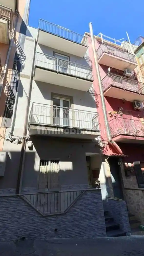 Palazzo - Edificio in vendita a Catania