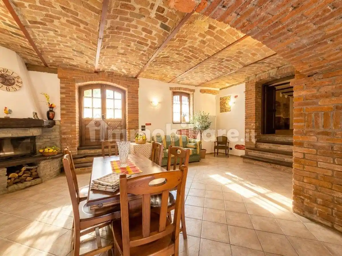Rustico - Casale in vendita a Cisterna d'Asti