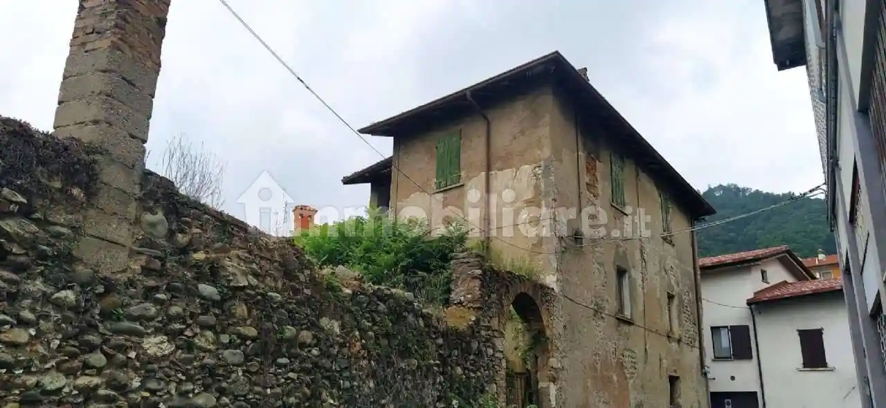 Palazzo - Edificio in vendita a Alzano Lombardo