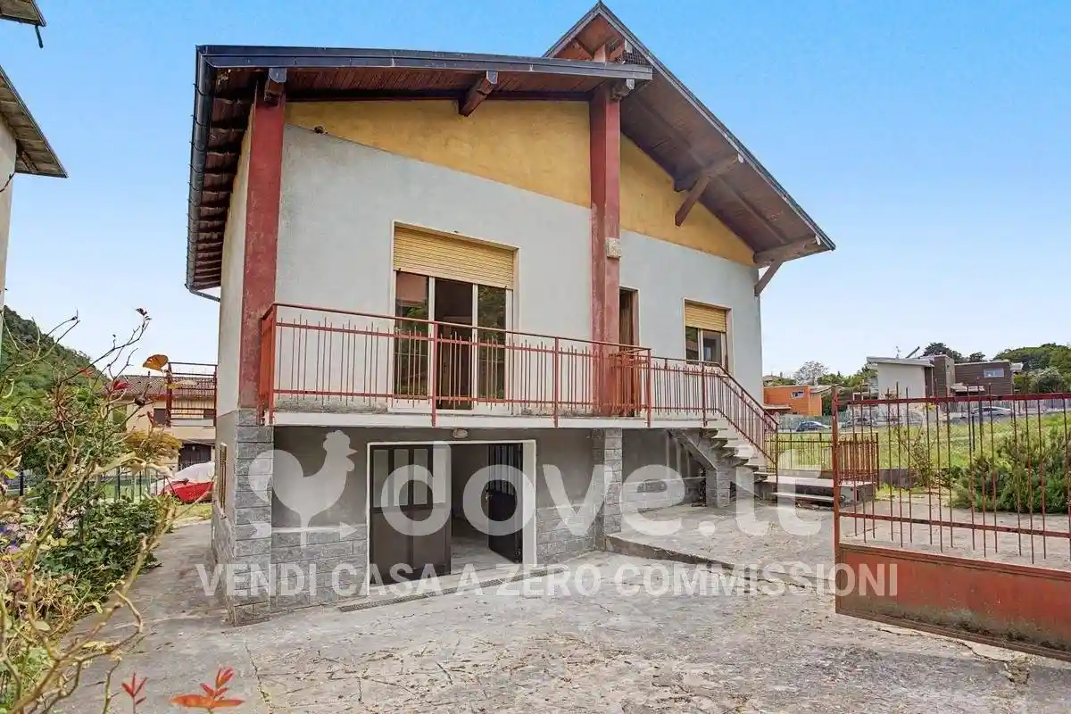 Casa indipendente in vendita a Laveno-Mombello
