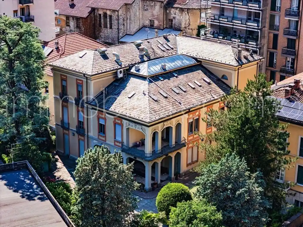 Palazzo - Edificio in vendita a Como