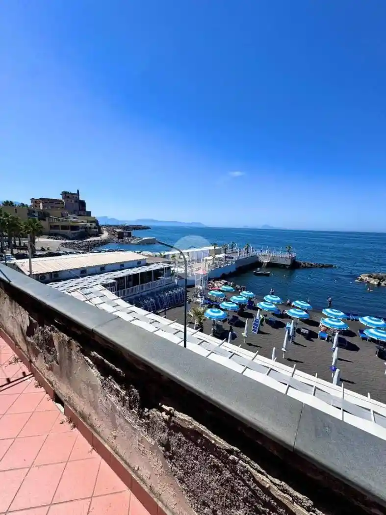Palazzo - Edificio in vendita a Torre del Greco