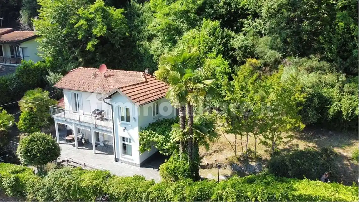 Casa indipendente in vendita a Maccagno con Pino e Veddasca