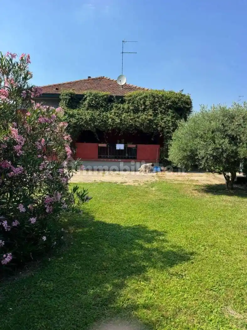 Villa in vendita a Vertemate con Minoprio