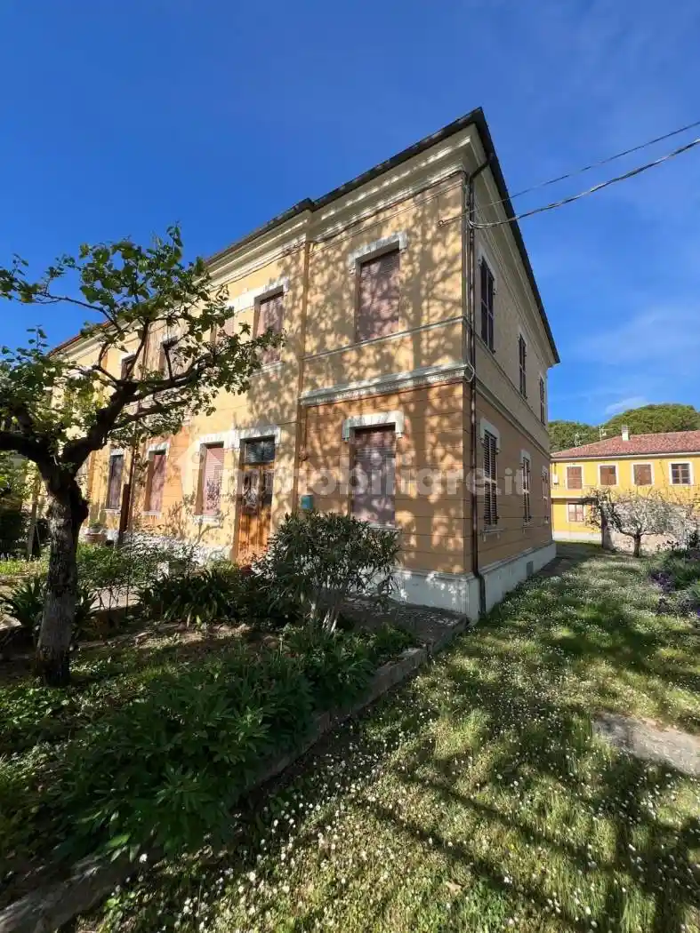Villa in vendita a Pergola