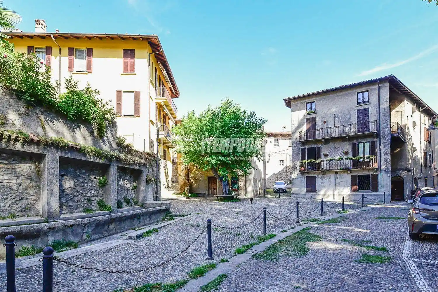 Appartamento in vendita a Erba