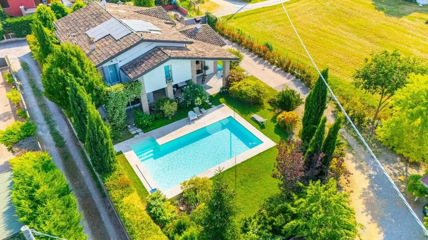 Villa in vendita a Sant'Ilario d'Enza