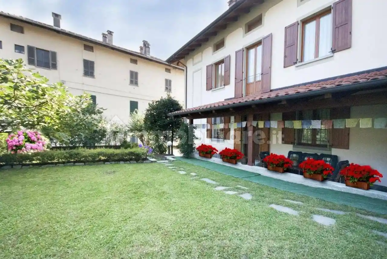 Villa in vendita a Borgosesia
