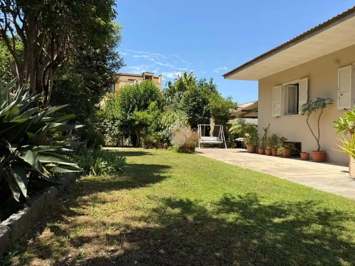 Villa in vendita a Parete