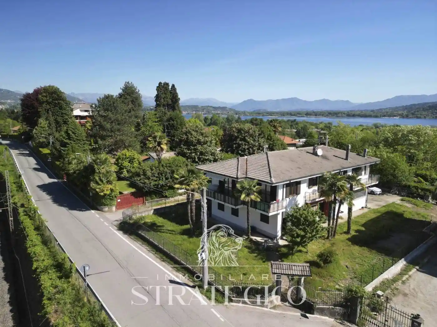 Villa in vendita a Dormelletto