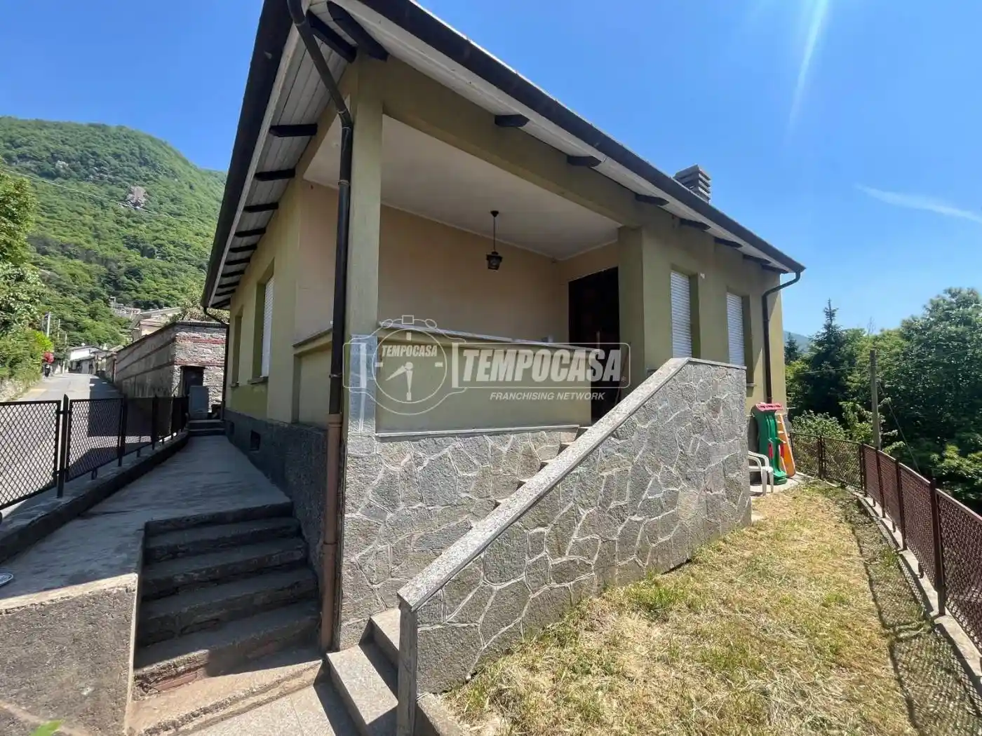 Casa indipendente in vendita a Pont-Canavese