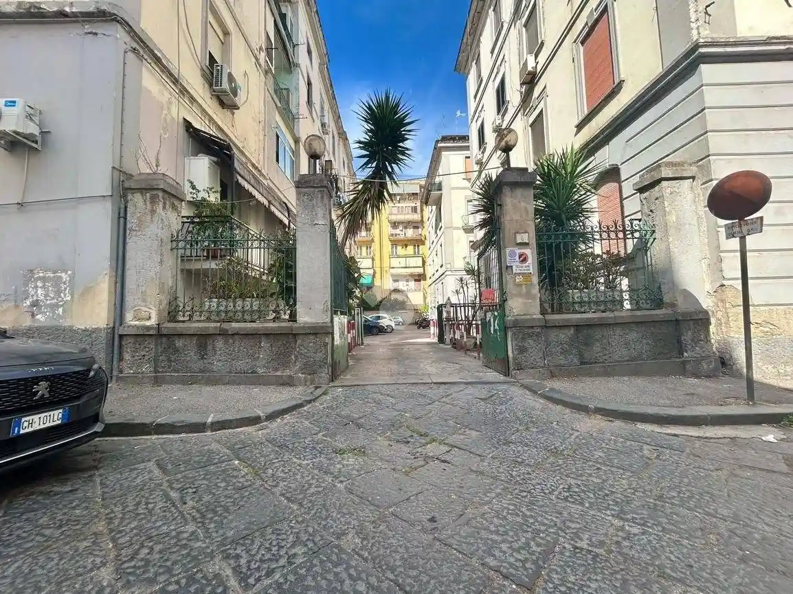 Appartamento in vendita a Napoli