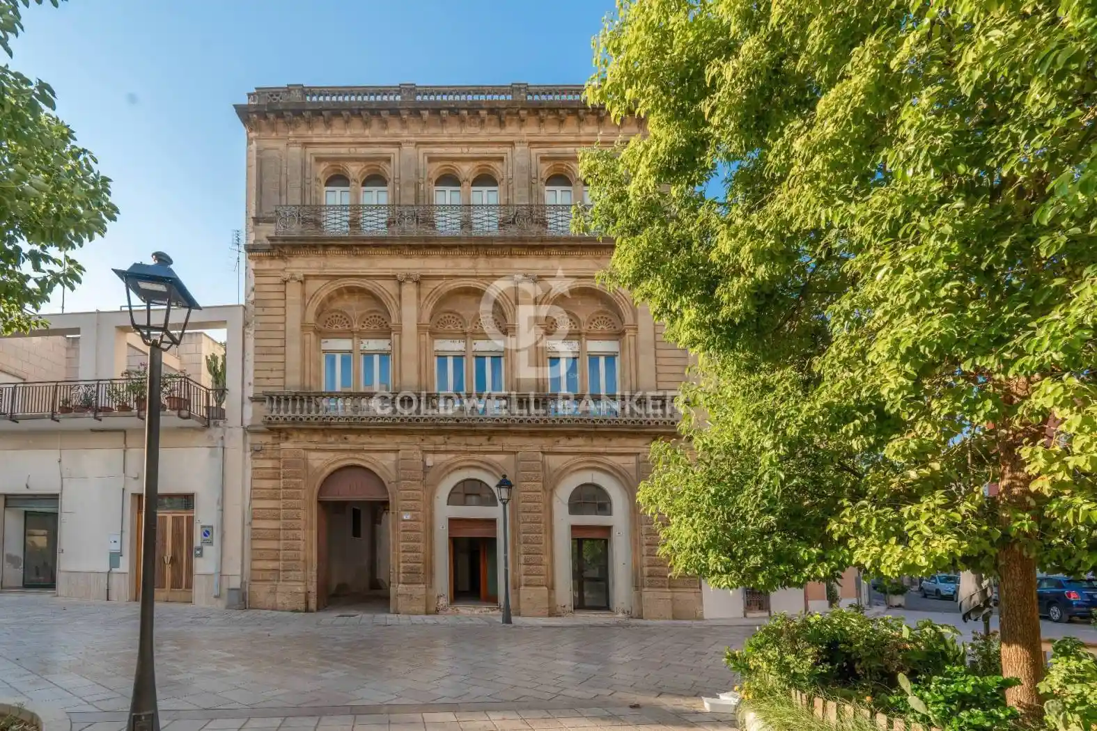 Palazzo - Edificio in vendita a Aradeo