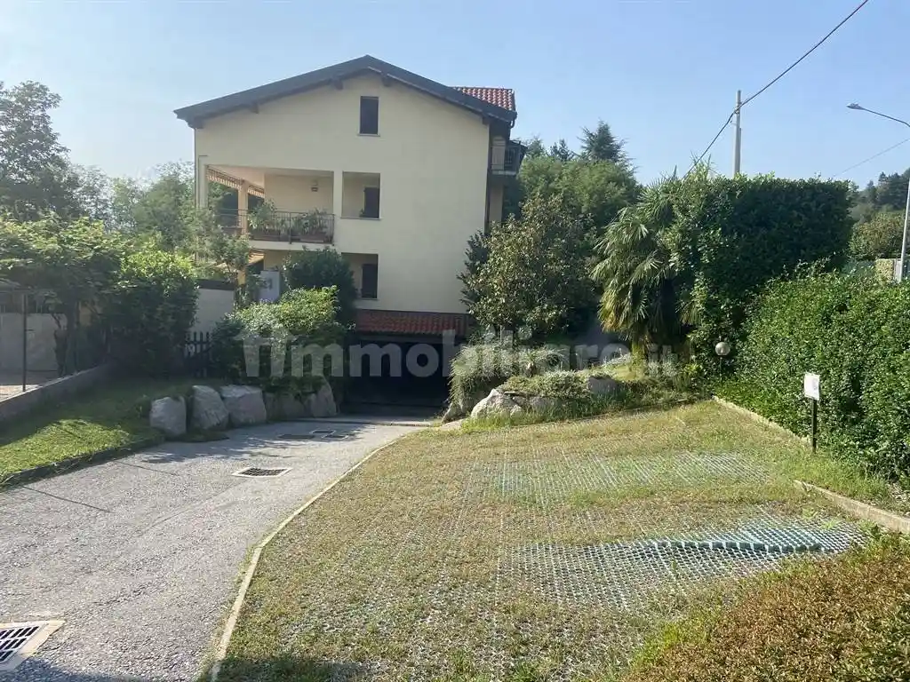 Appartamento in vendita a Cocquio-Trevisago