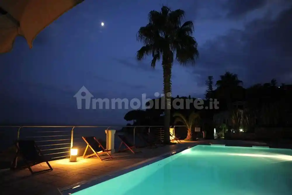 Casa indipendente in vendita a Bordighera
