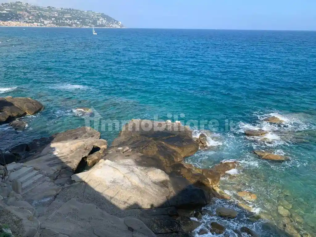 Villa in vendita a Bordighera