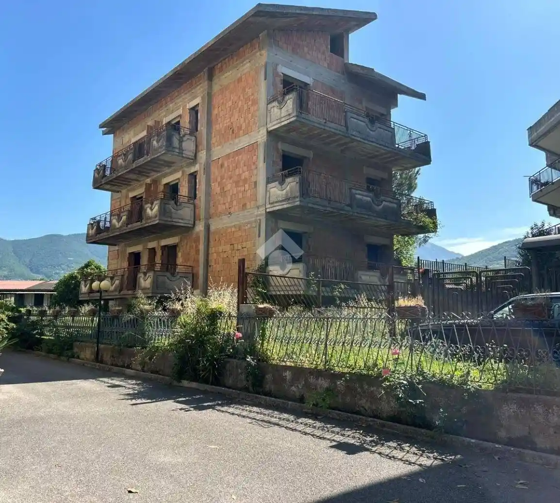 Palazzo - Edificio in vendita a Fisciano