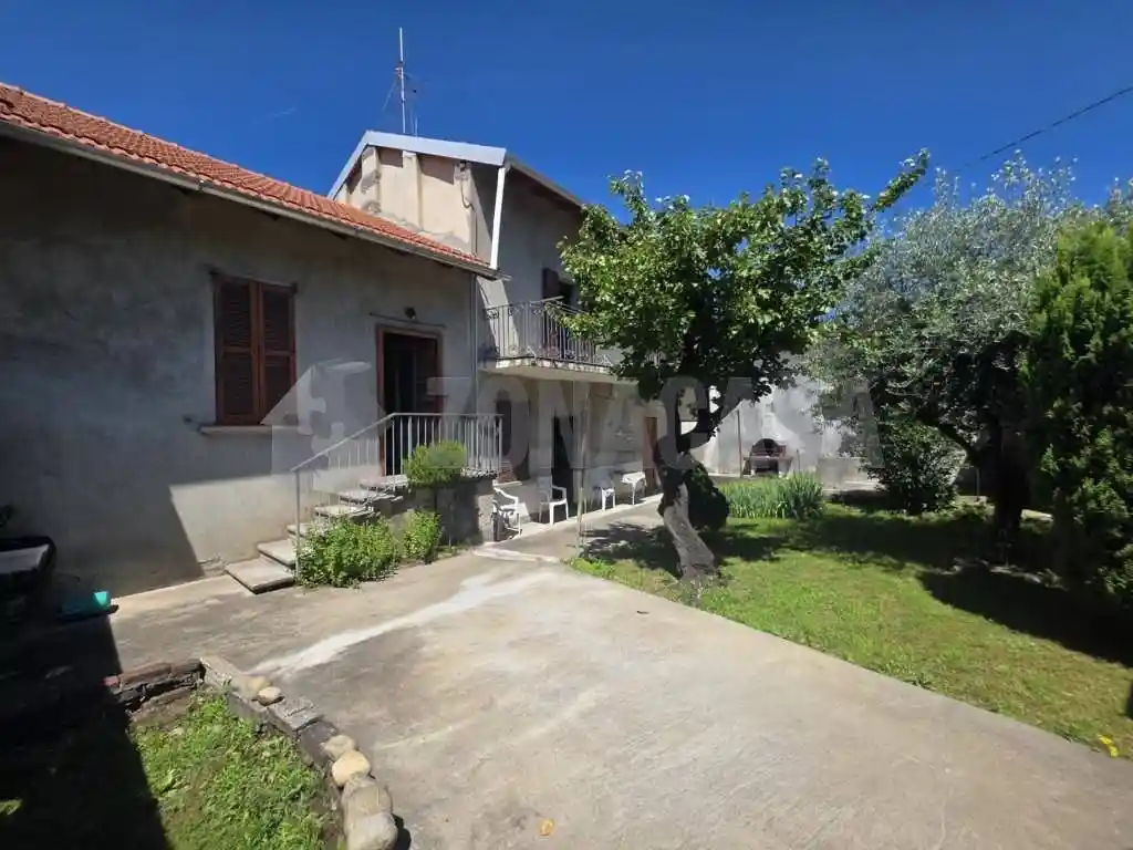 Villa in vendita a Solbiate Arno