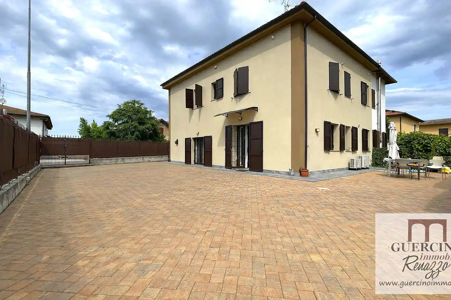Villa in vendita a Cento
