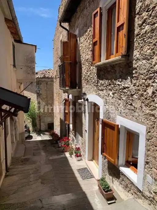 Casa indipendente in vendita a Villa Santa Lucia degli Abruzzi