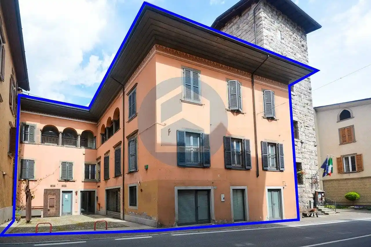 Palazzo - Edificio in vendita a Breno