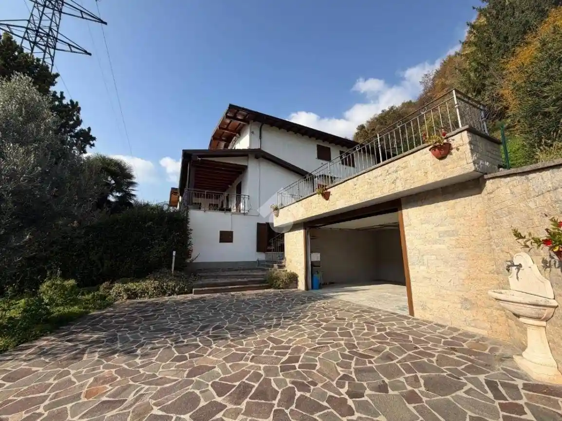 Villa in vendita a Endine Gaiano