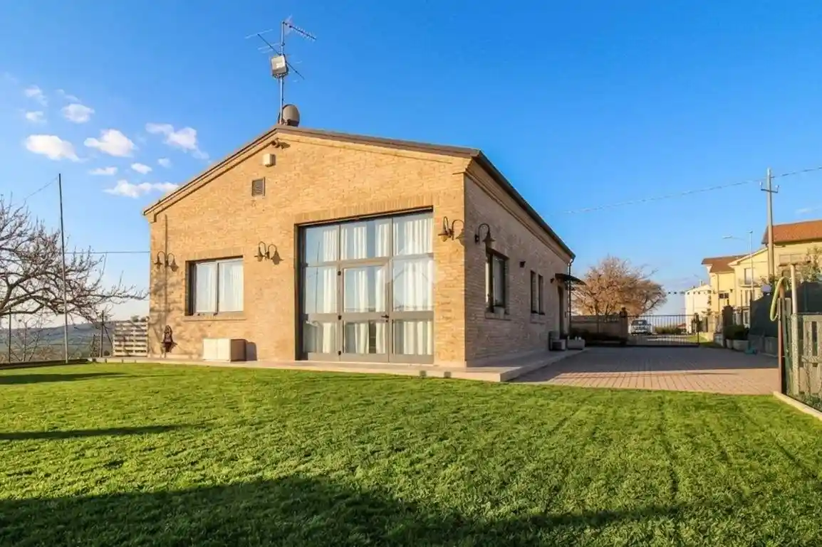 Villa in vendita a Monte Urano