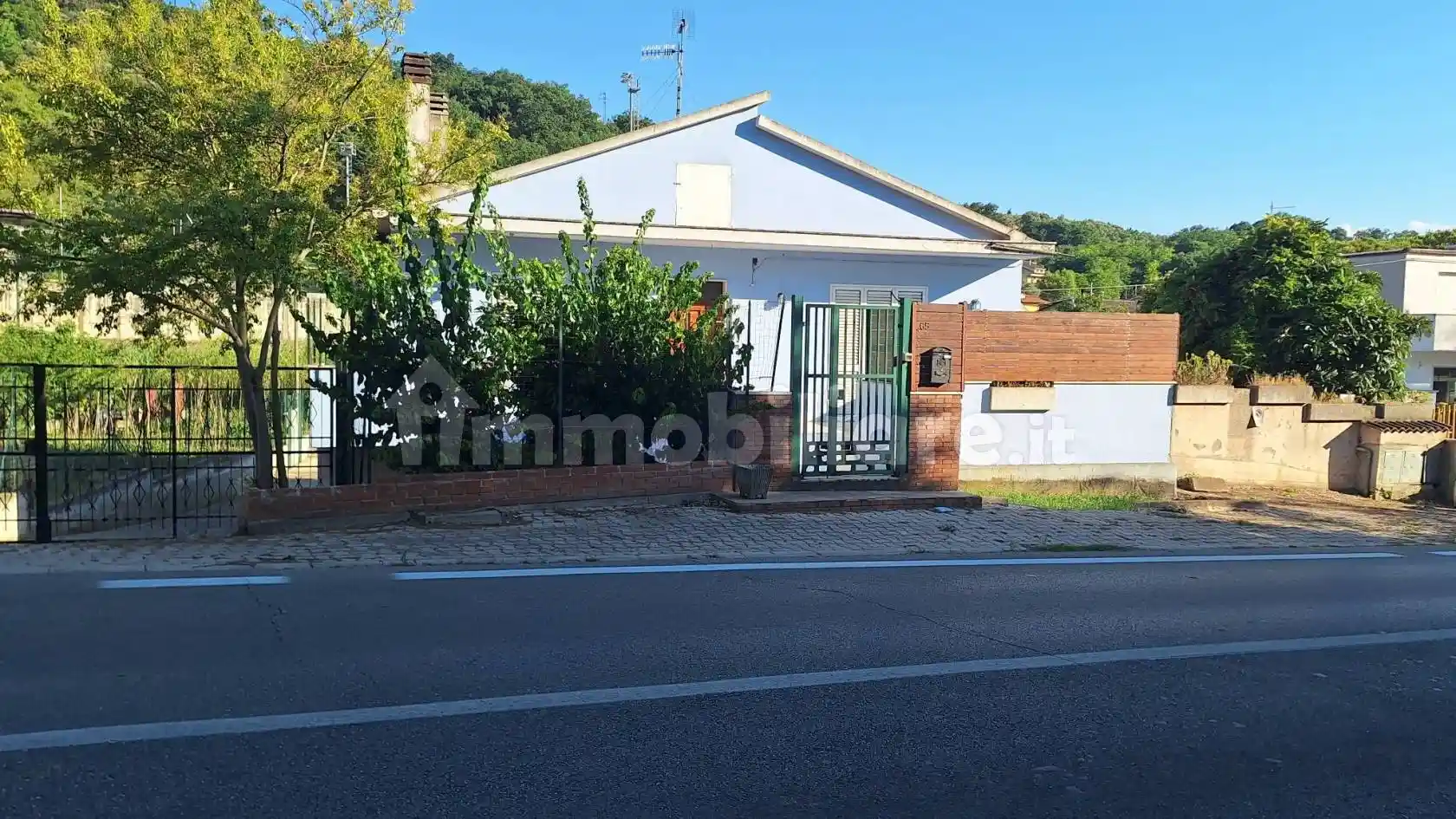 Villa in vendita a Cappelle sul Tavo