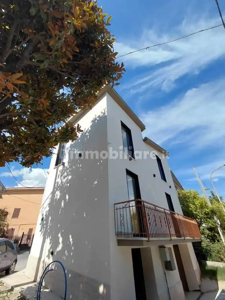 Casa indipendente in vendita a Fara in Sabina