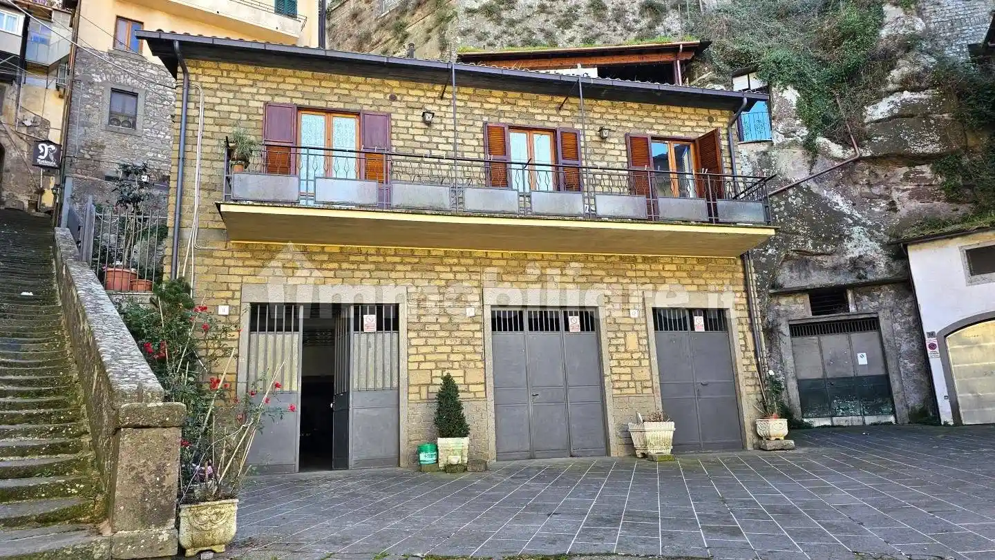Casa indipendente in vendita a Soriano nel Cimino