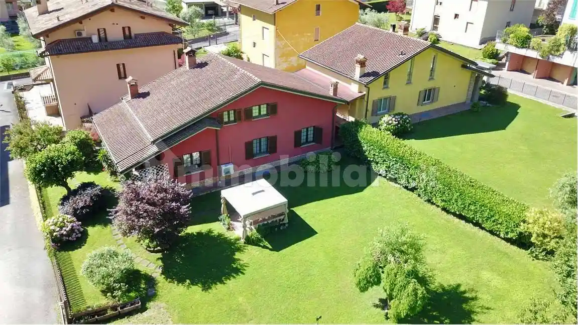 Villa in vendita a Costa Volpino