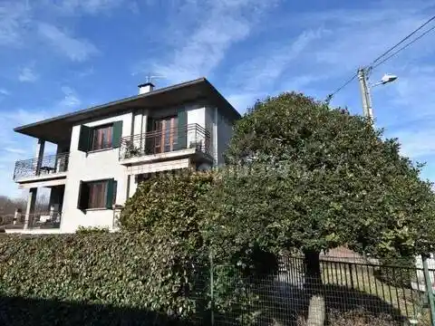 Villa in vendita a Brebbia