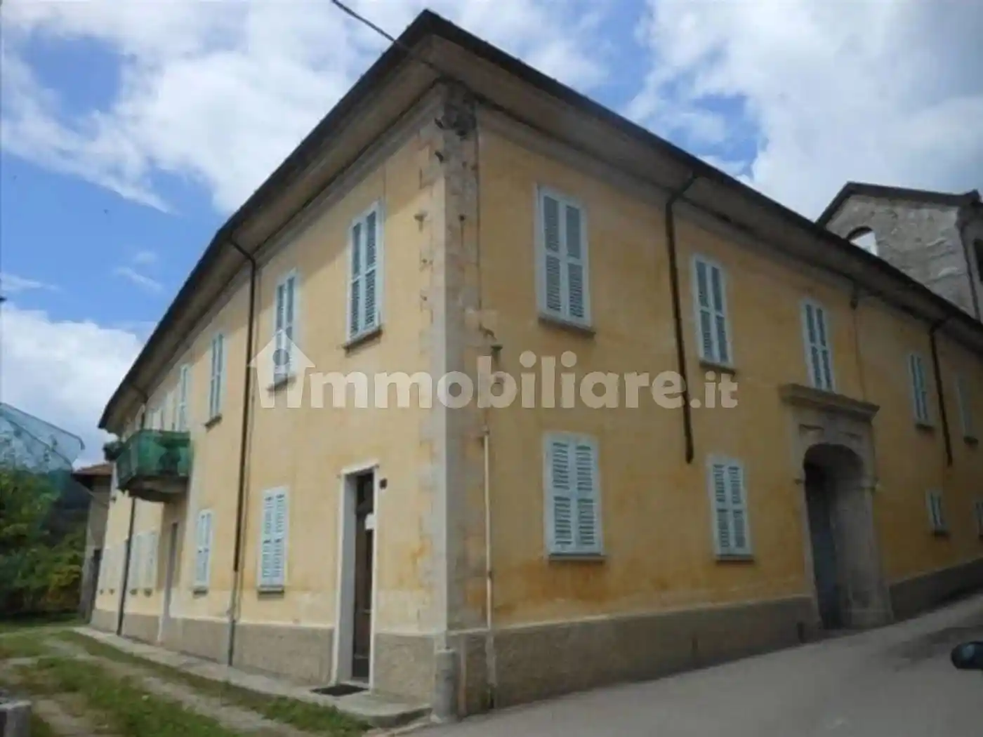 Palazzo - Edificio in vendita a Dumenza