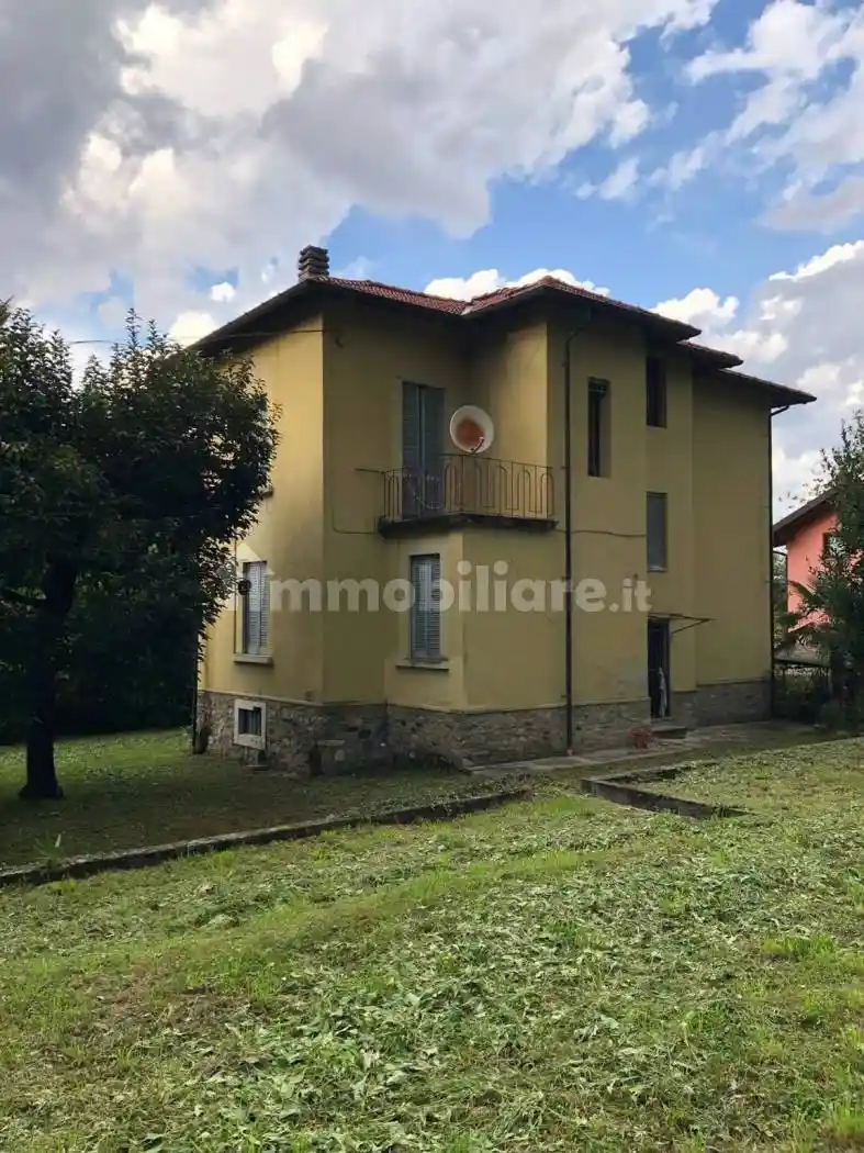 Villa in vendita a Castelveccana