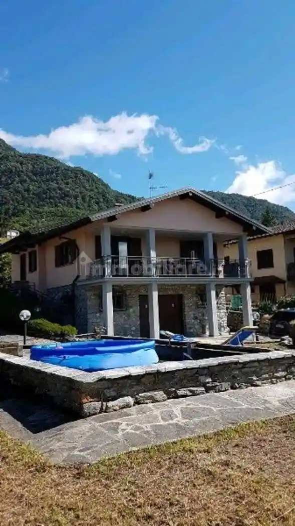Villa in vendita a Porto Valtravaglia