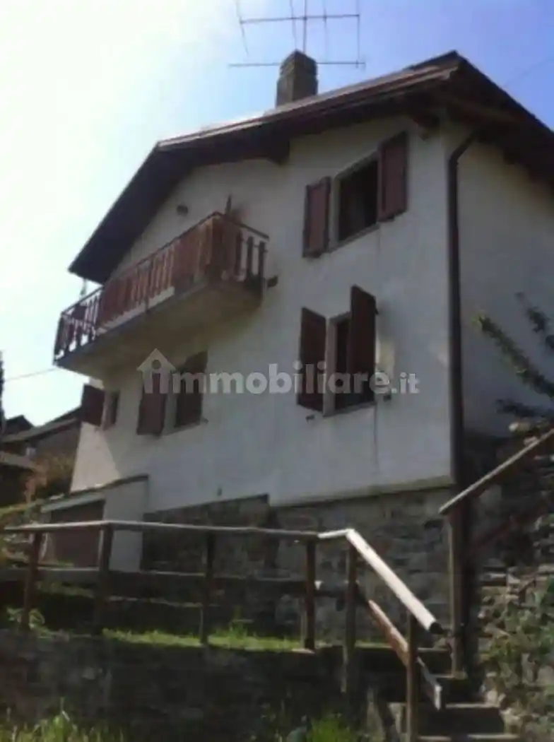 Villa in vendita a Maccagno con Pino e Veddasca