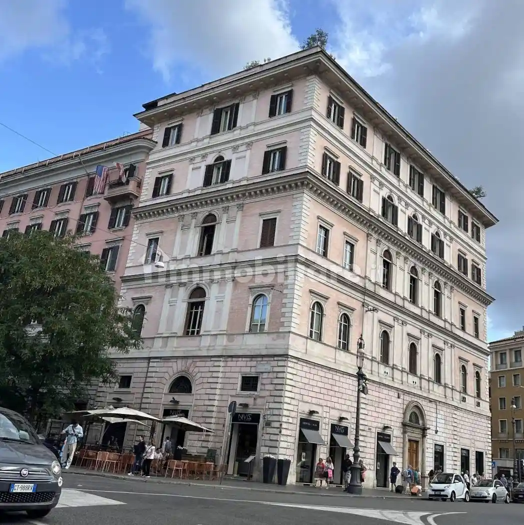 Palazzo - Edificio in vendita a Roma