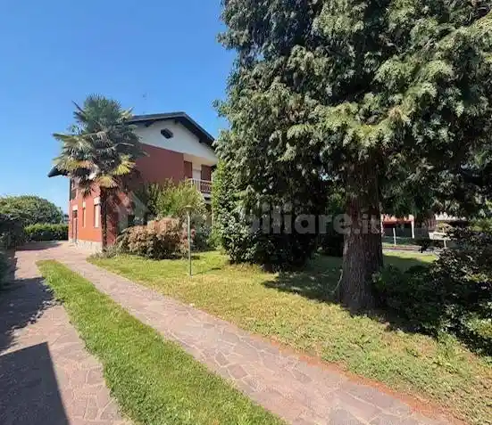 Villa in vendita a Cucciago