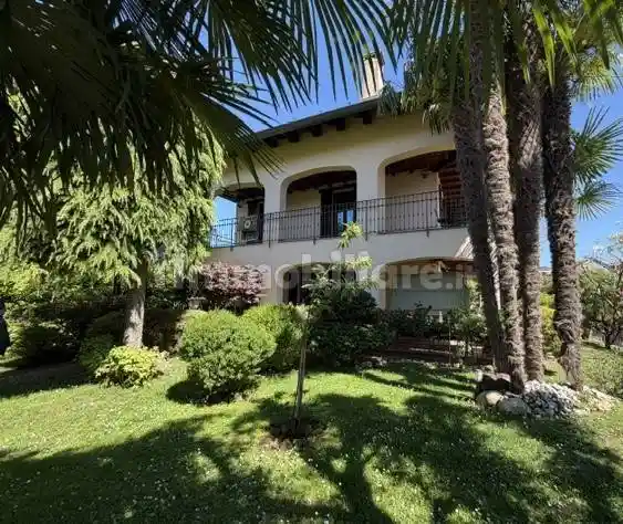 Villa in vendita a Fenegrò
